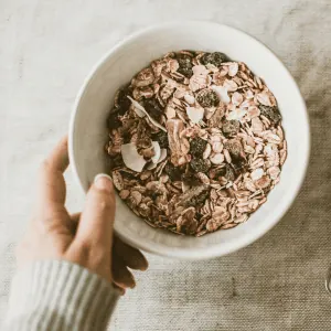 Picture of person choosing to add oats into diet.